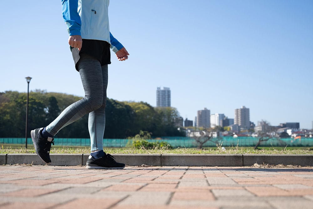 夏用のランニングタイツに求められる機能性は?