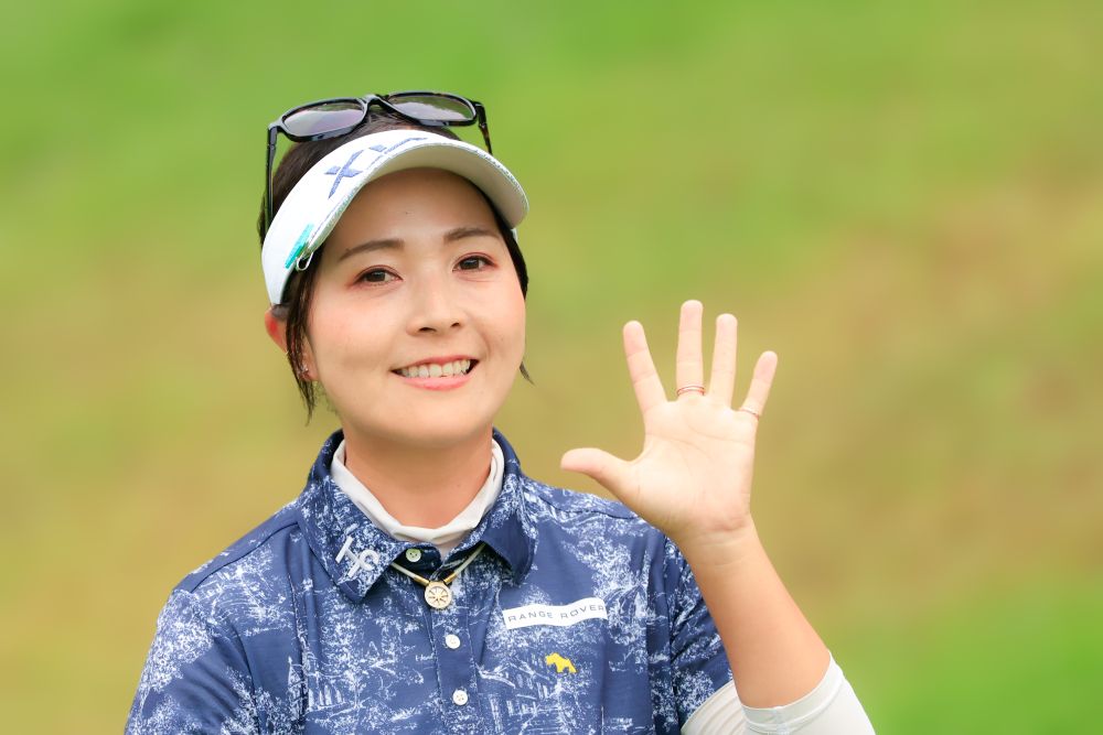 【ゴルフ５レディス2026レポート】初日速報　雨の中の伸ばし合いを制し青木瀬令奈選手が8アンダーで首位発進