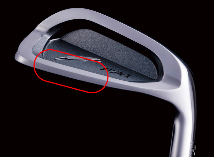 インパクト時のヘッド挙動を抑えるダブル逆テーパーブレード