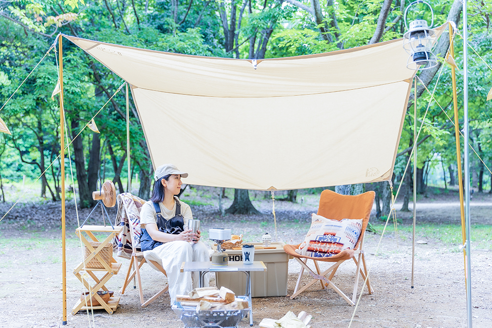 包み込まれるようなチェアと、 お気に入りのアイテムたちで